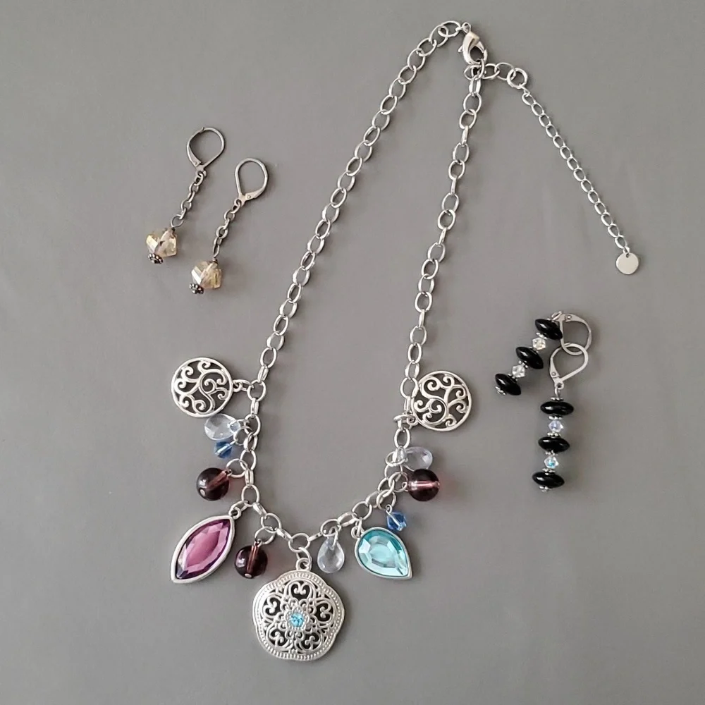 Jewelry Neckace and Earrings 2 pairs - Picture 1 of 7